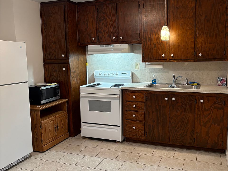 1st image of 208B Crest Ln #B