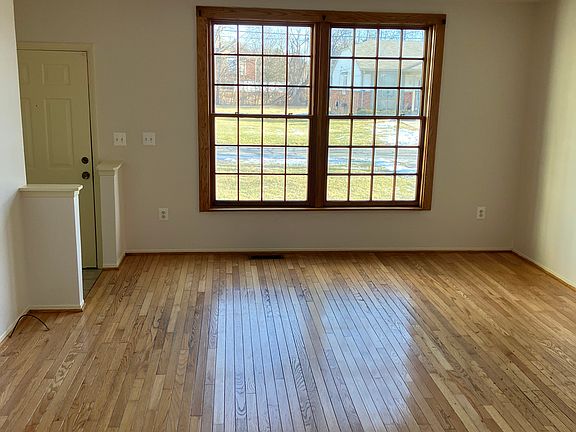 2nd image of 26956 Campau Ln