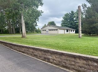 7428 Hough Rd, Almont, MI 48003
