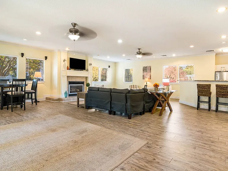 Cedar Springs Apartments — Photo 17