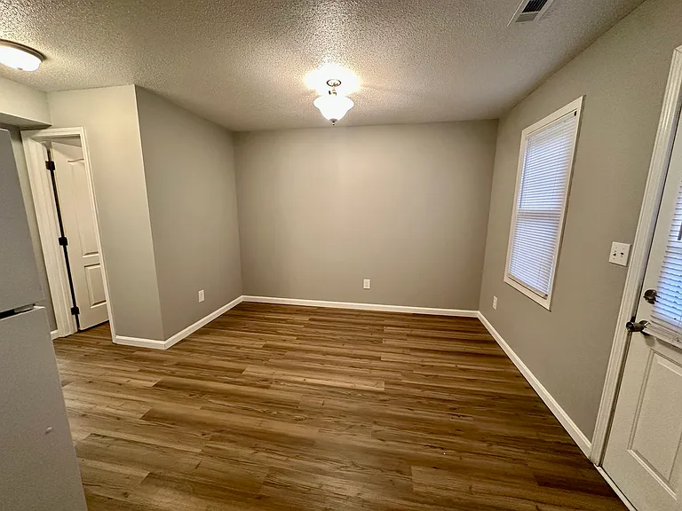 315 Berkley Ct #3 — Photo 3