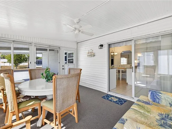 10390 Wales LOOP, BONITA SPRINGS, FL 34135
