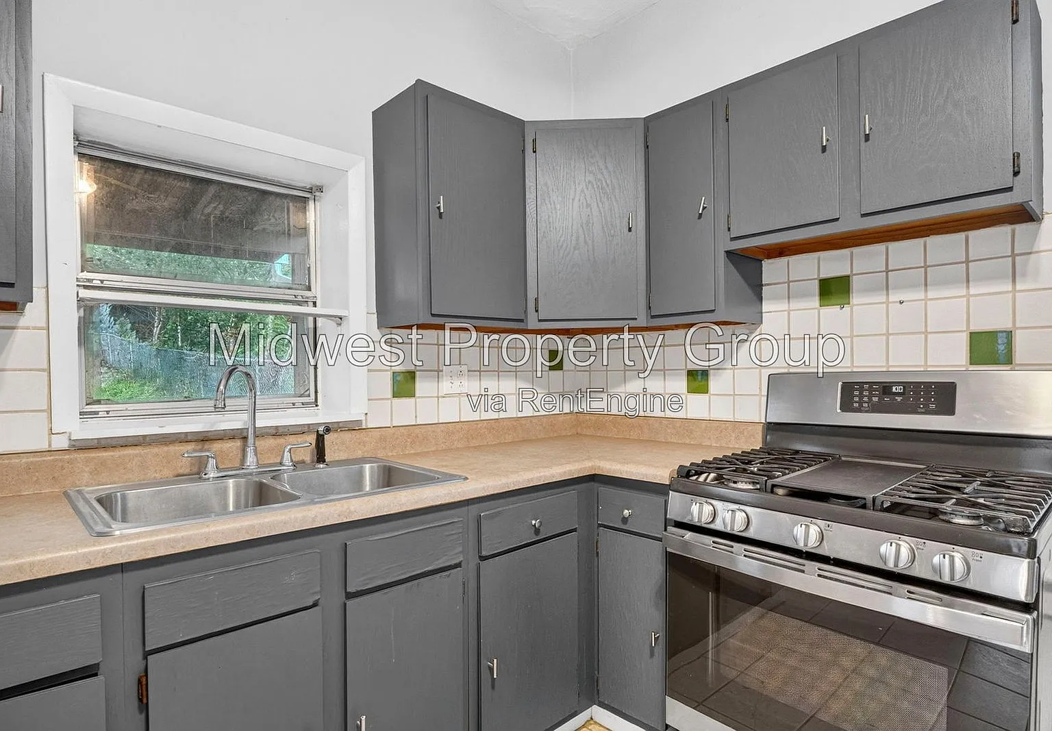 2 bed, 1.0 bath, 756 sqft, $1,400 — Photo 2