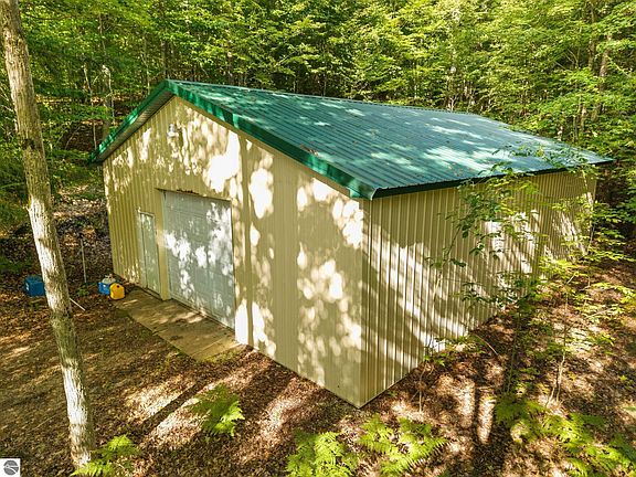 4th image of 4682 Valley Rd