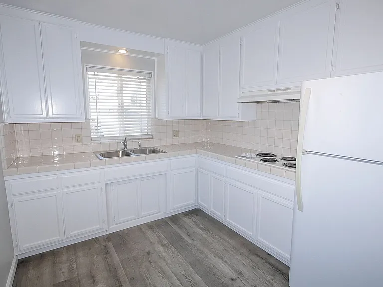 1050 Hornblend St — Photo 6