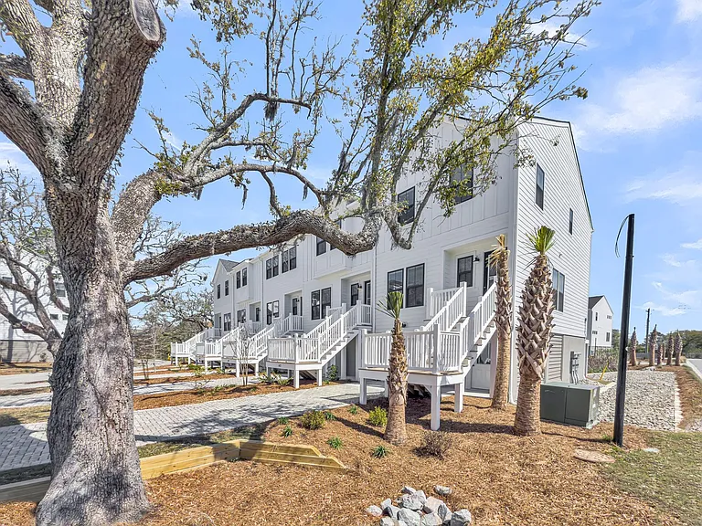 Tides at Park Circle — Photo 9