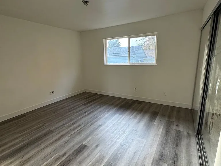 2409 E Mill Plain Blvd — Photo 6
