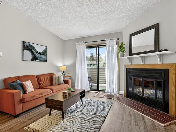 4th image of 11044 SW Greenburg Rd APT 321