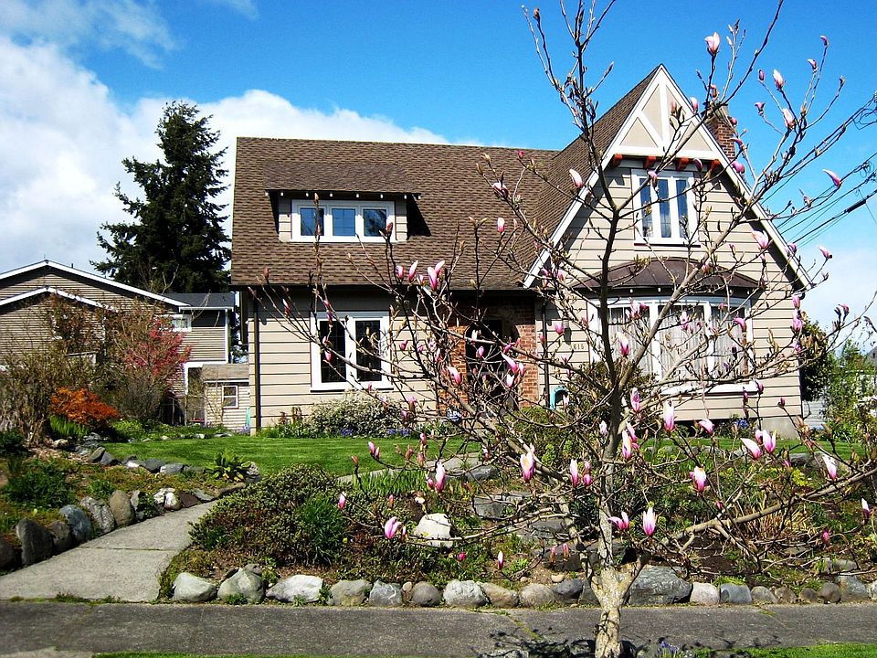 Ecclectic Tudor in sought after North Proctor Neighborhood in North Tacoma