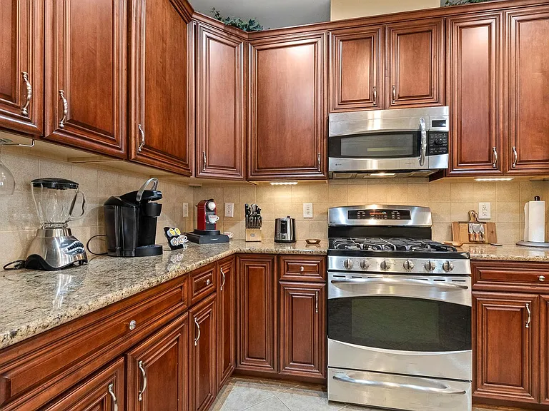 10400 Rosegate Ct #201 — Photo 9