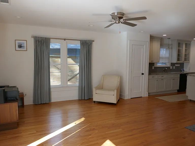 73 Mortimer St SE — Photo 3