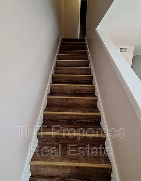 1906 Barak Ln #10 — Photo 6