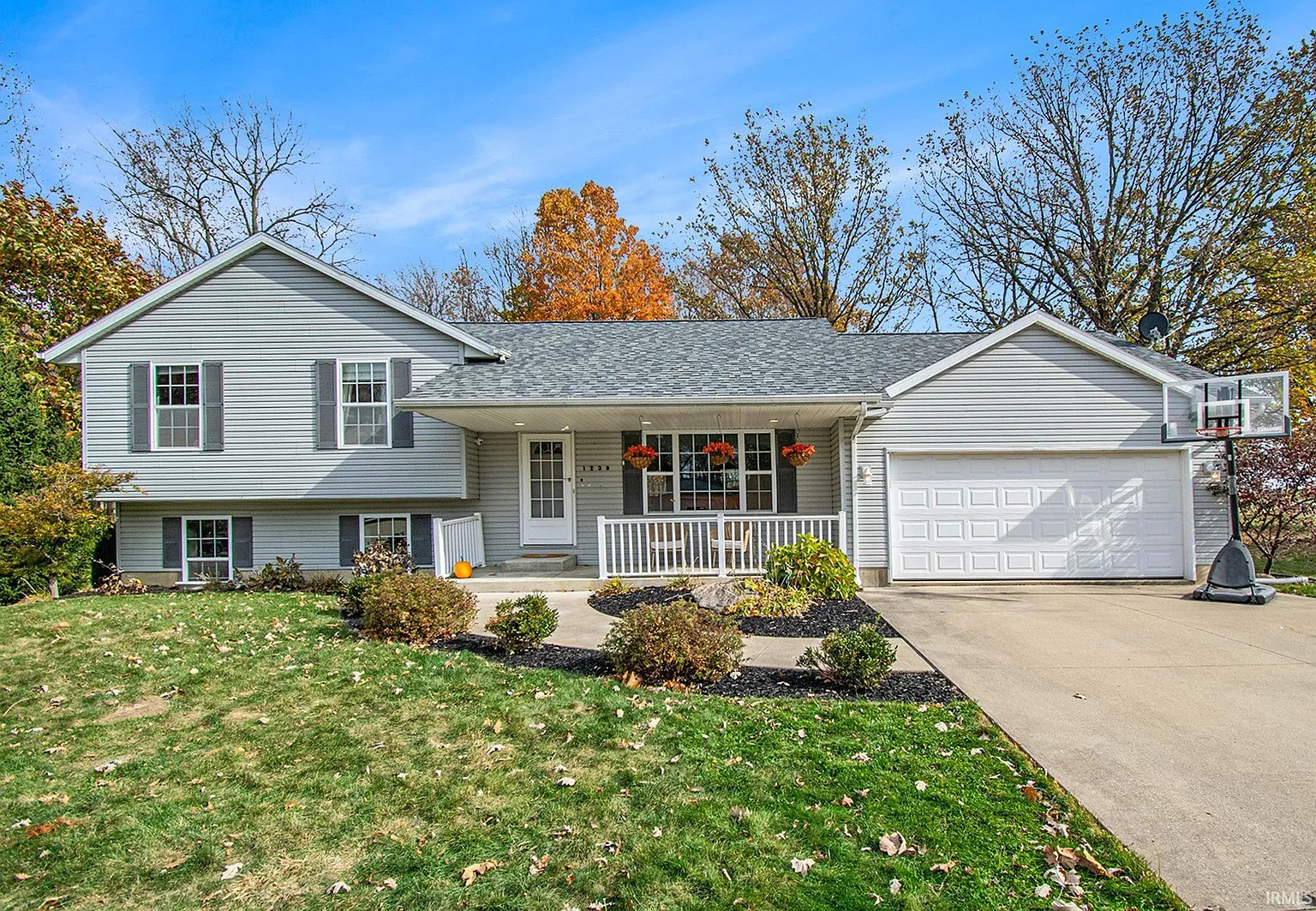 1239 Meadow Ln photo 1
