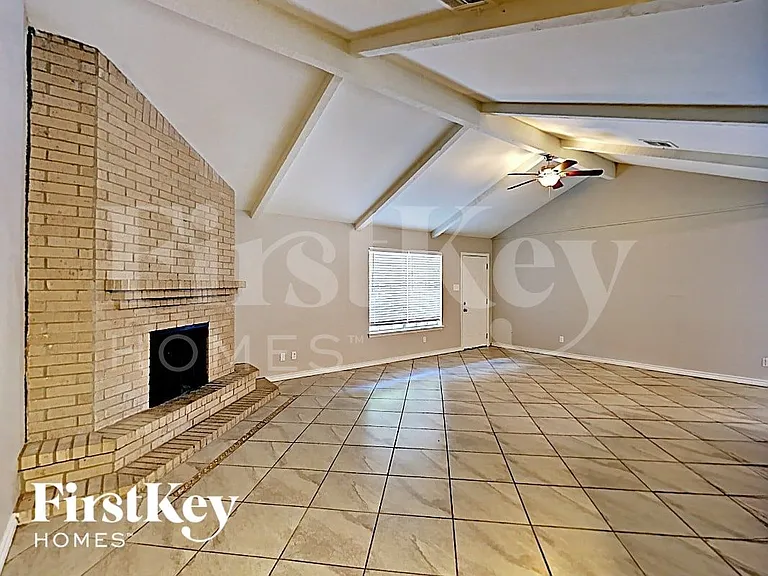 6610 Rowell Ct — Photo 4