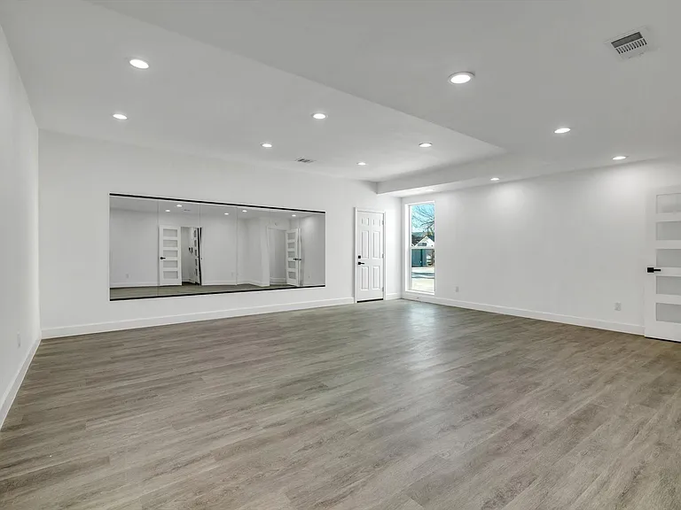 12564 Memorial Dr — Photo 39