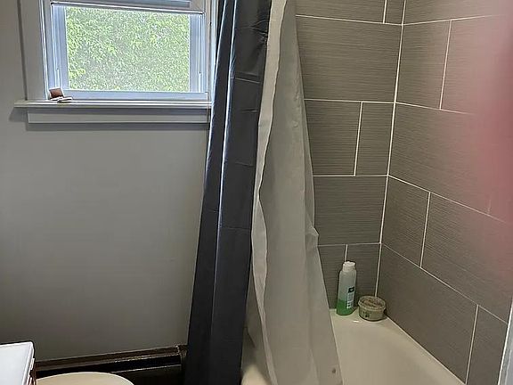 4th image of 31 Glenwood St #2