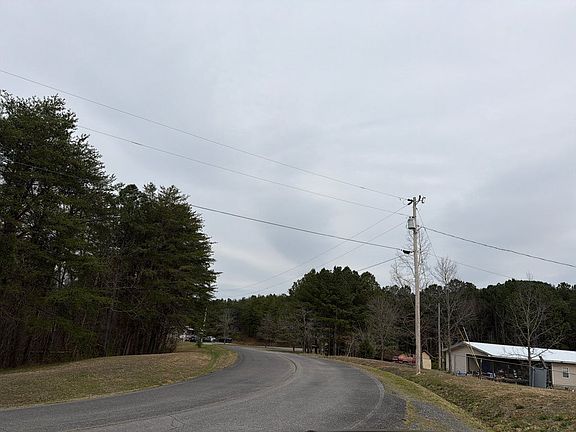 4th image of 875 Mountain Crest Dr