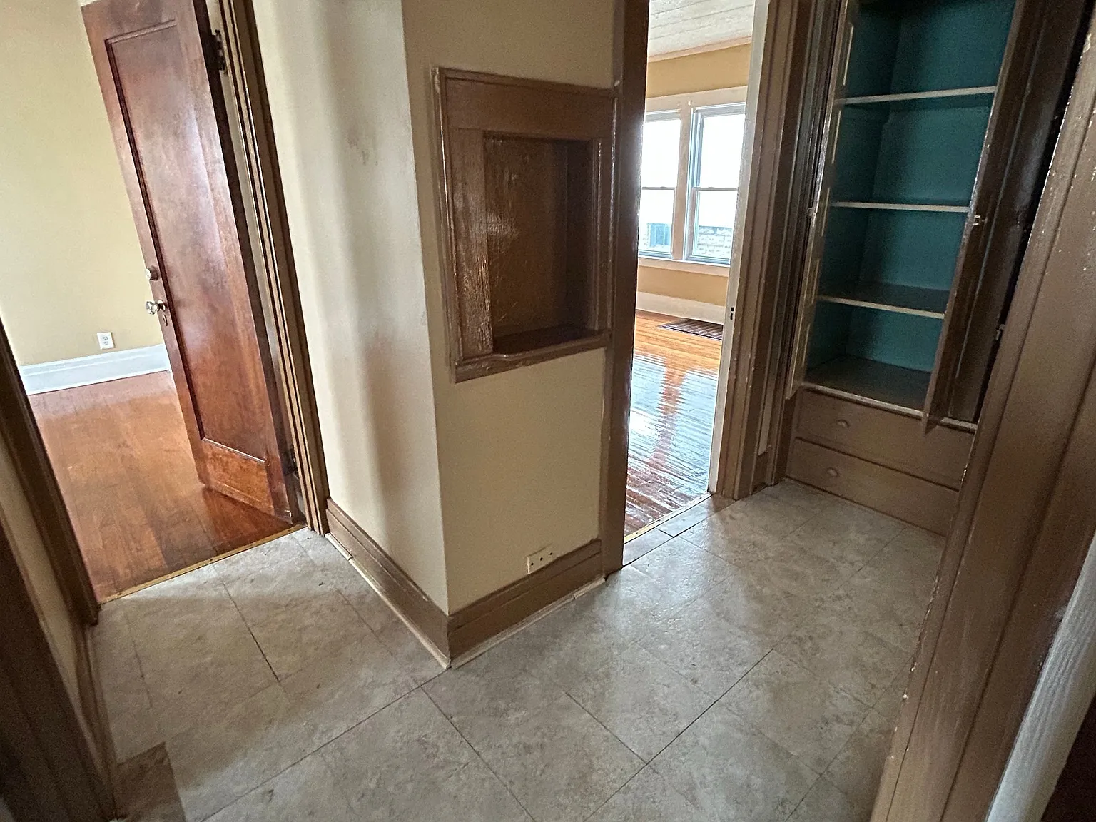3 bed, $1,350 — Photo 3