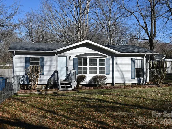3506 1st Avenue Cir NW, Hickory, NC 28601