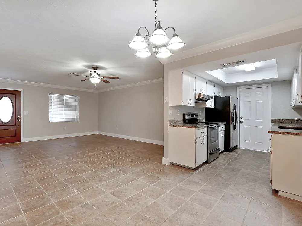 3 bed, 2.0 bath, 1193 sqft, $2,250 — Photo 2