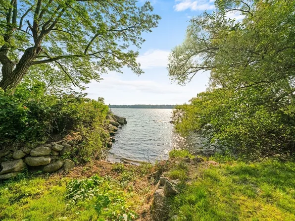 165 Plymouth Blvd, Westport, MA 02790