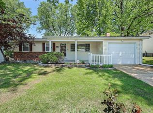 3275 Huckleberry Dr, Florissant, MO 63033