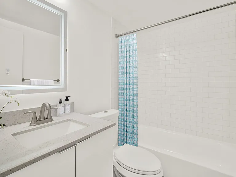 Manor Court Apartments — Photo 12