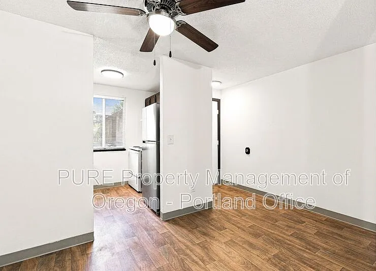 Parkway Garden — Photo 84