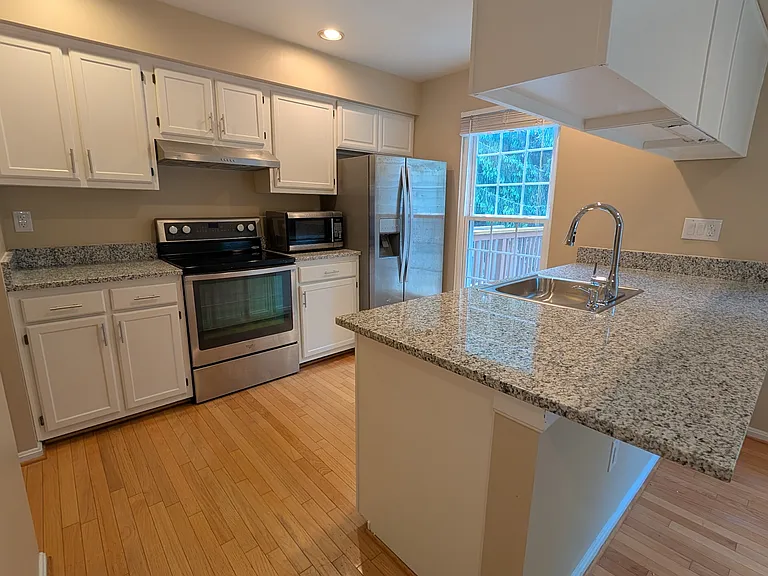 42 Battersea Bridge Ct — Photo 9