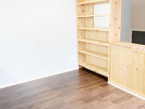 5th image of 301 Elan Ct