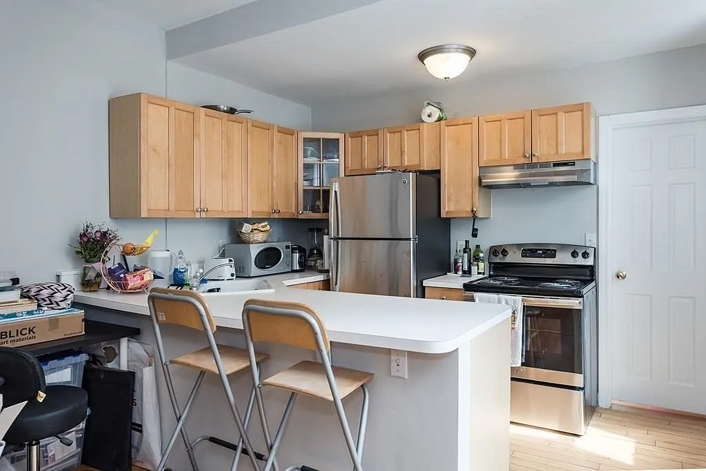 3 bed, 1.0 bath, 775 sqft, $2,600 — Photo 1