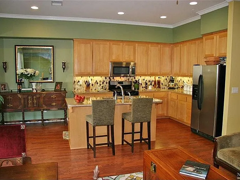 432 Lindberg Cir — Photo 7