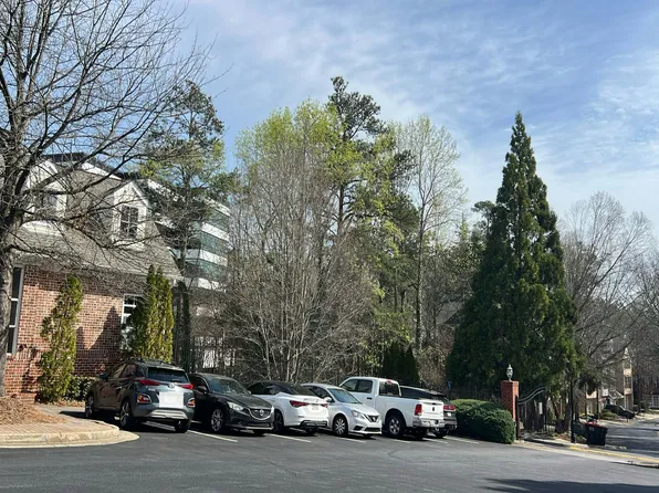 1132 Glenridge Pl, Sandy Springs, GA 30342