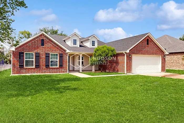 4 bed, 2.0 bath, 1889 sqft, $2,215 — Photo 3