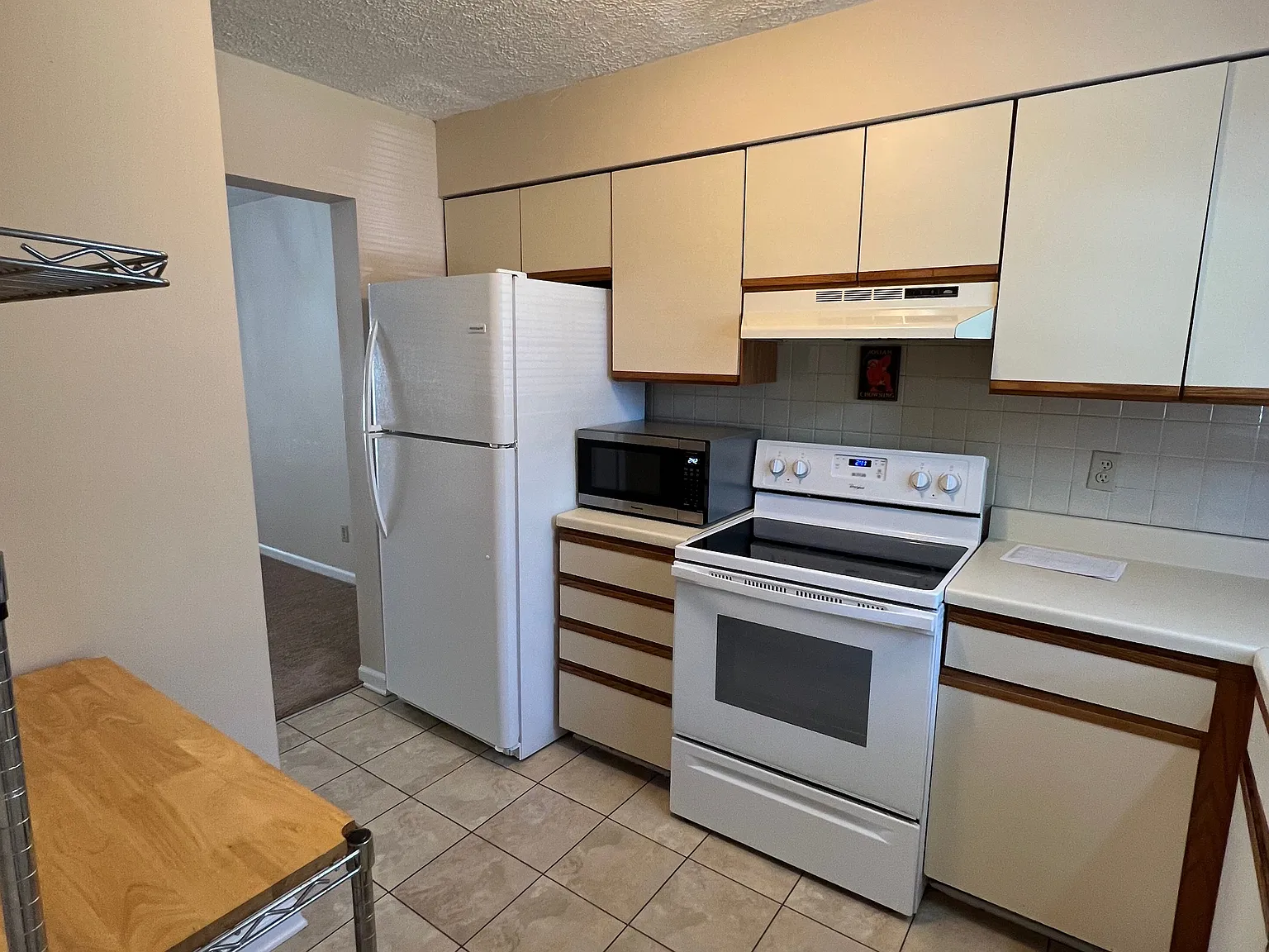 2 bed, 1.5 bath, 1028 sqft, $1,250 — Photo 2