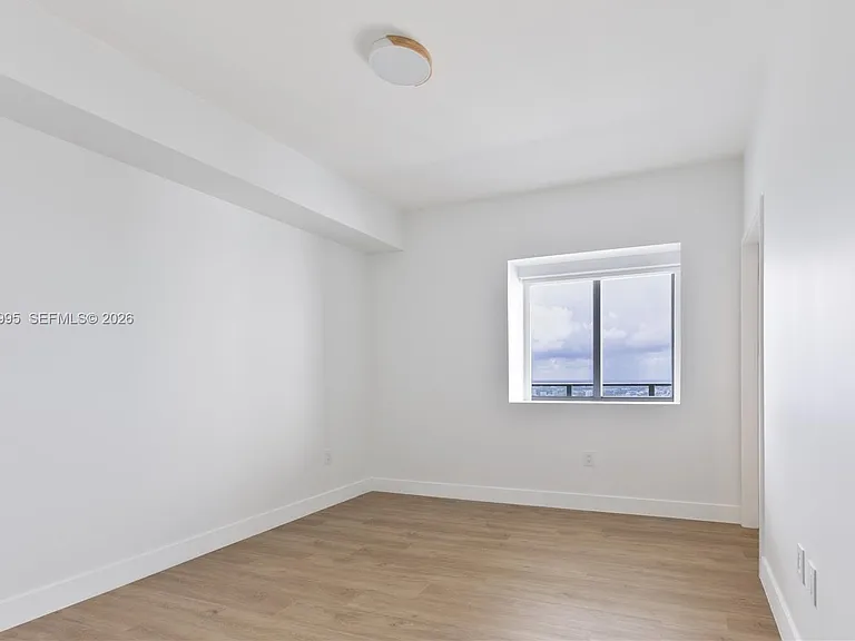 700 NE 24th St #5402 — Photo 32