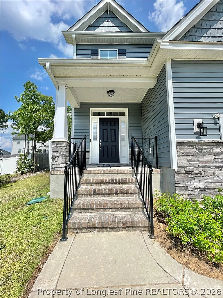 4 bed, 2.5 bath, 2544 sqft, $2,200 — Photo 4