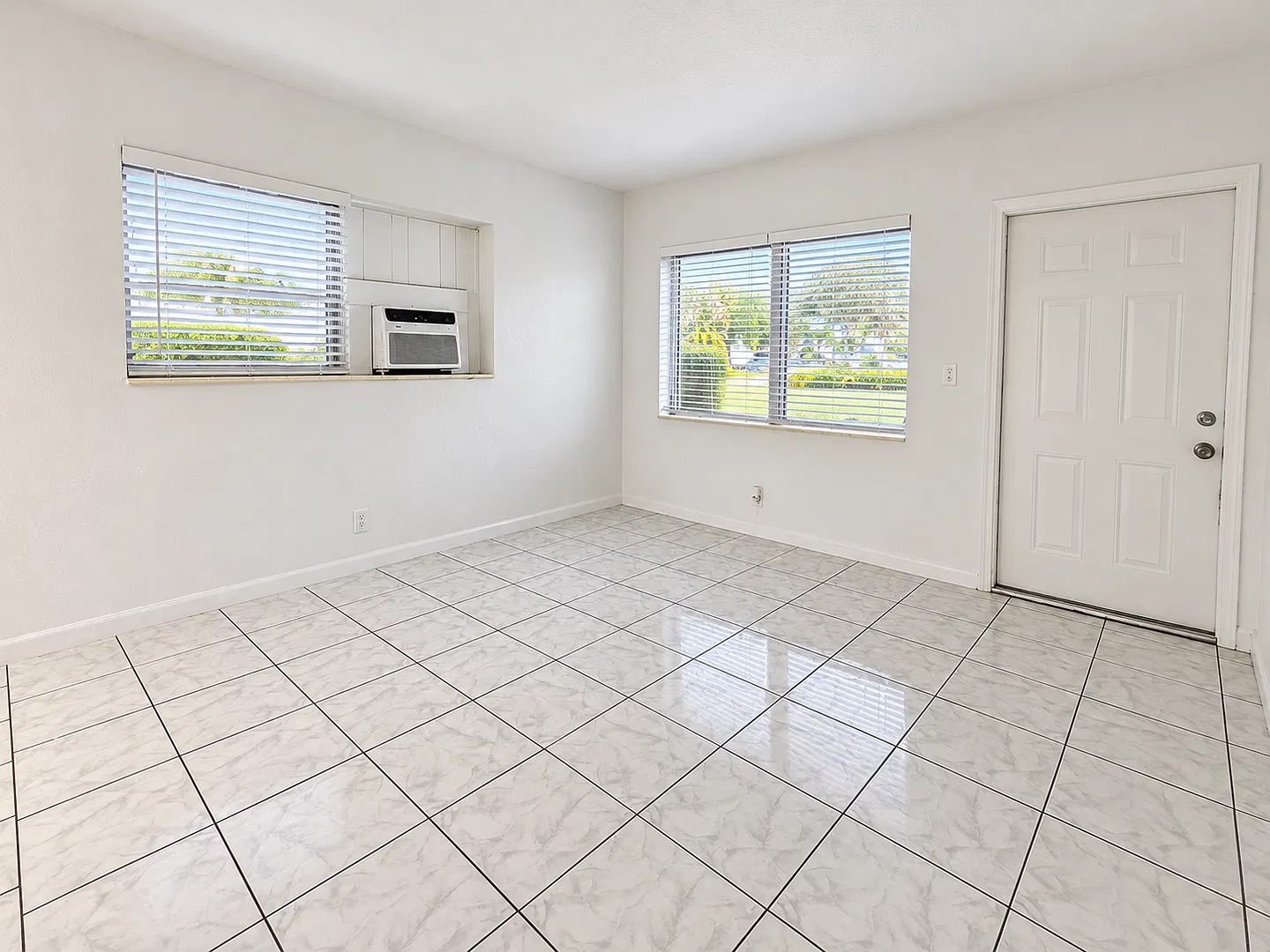 6240 Dewey St — Photo 4