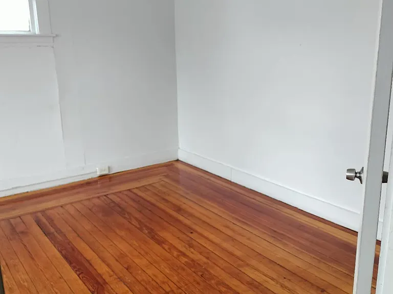 17-19 Windsor St #2 — Photo 10
