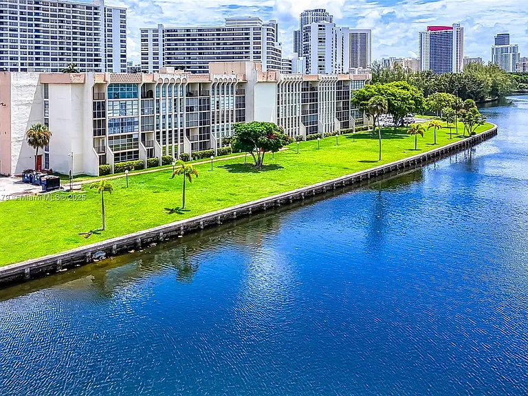601 Three Islands Blvd #1000 — Photo 4
