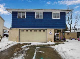 33 Castleton Pl, Tonawanda, NY 14150