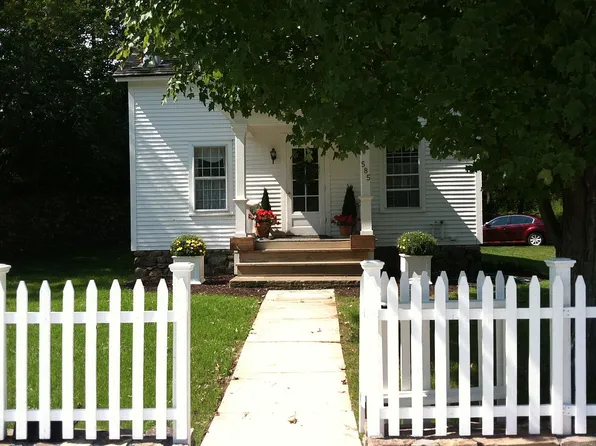 585 River Rd, Manchester Center, VT 05255