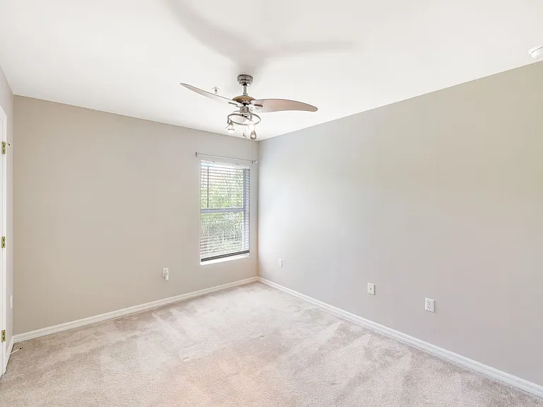 1088 Oxford Ln #48 — Photo 13