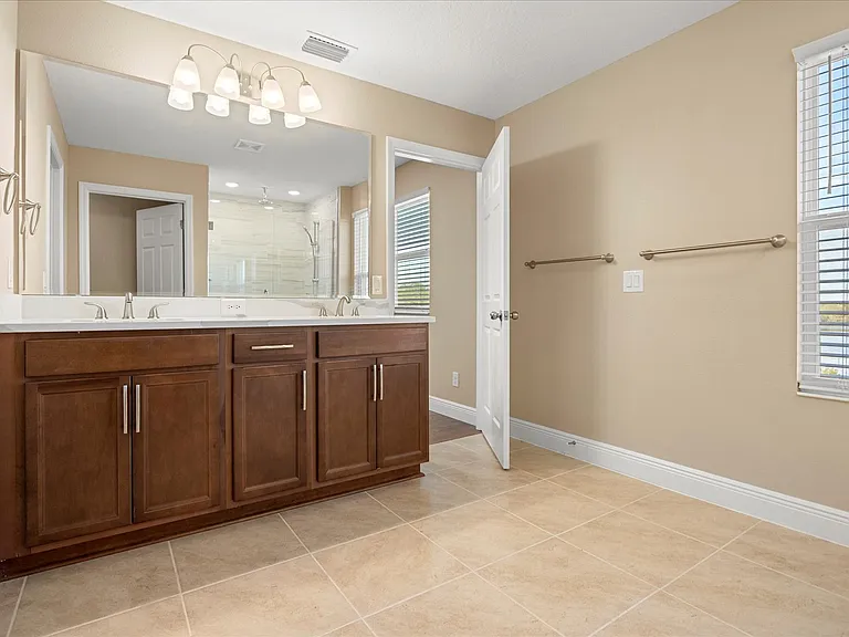 2049 Heart Lake Dr — Photo 36