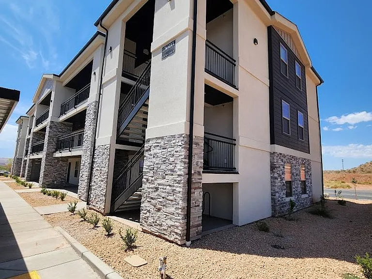 133 N Rock Canyon St #J105 — Photo 4