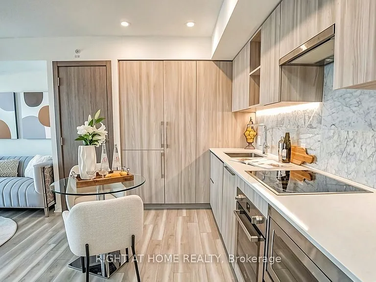 19 Bathurst St #605 — Photo 4