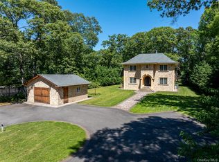 225 Old Willets Path, Smithtown, NY 11787