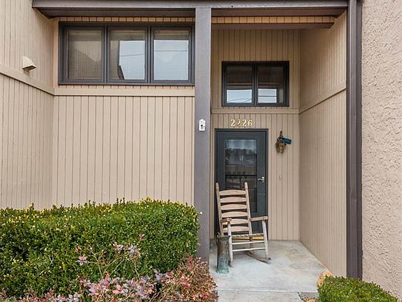 3rd image of 2226 Candies Ln NW