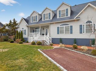 108 Awixa Avenue, Bay Shore, NY 11706
