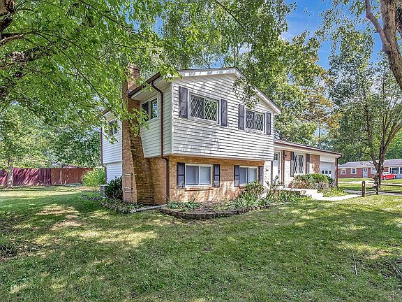 3rd image of 212 Vista Dr